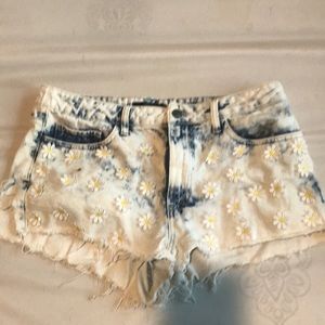 Daisy embellished acid wash shorts